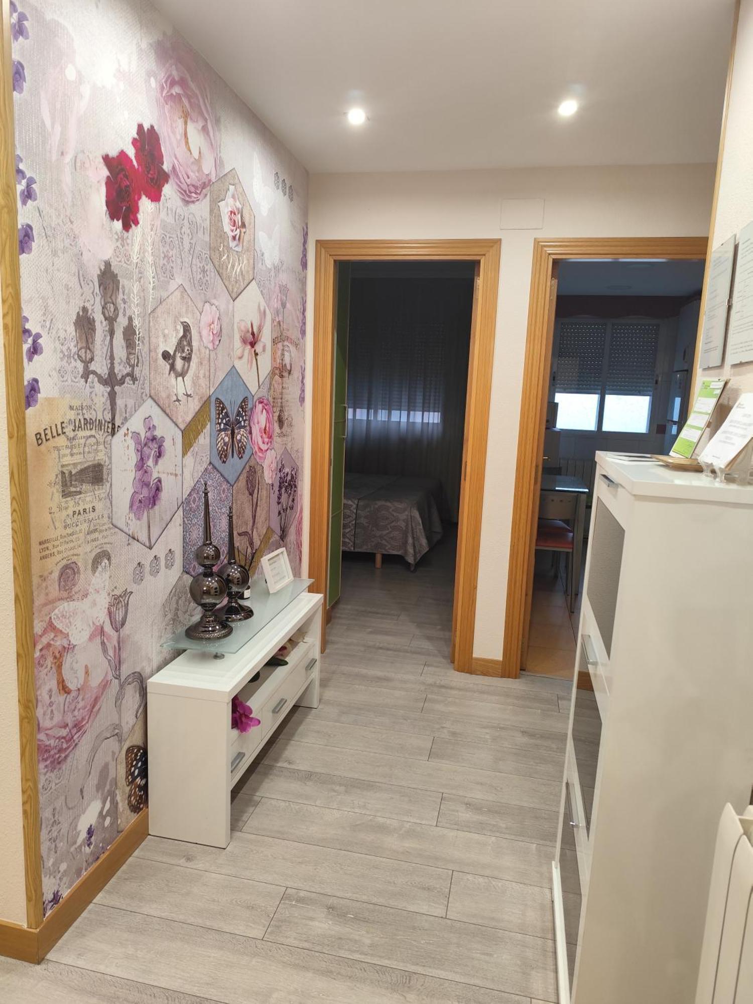 Apartamento De Tres Dormitorios Con Garaje Y Todos Los Servicios Cerca Burgos Exterior photo