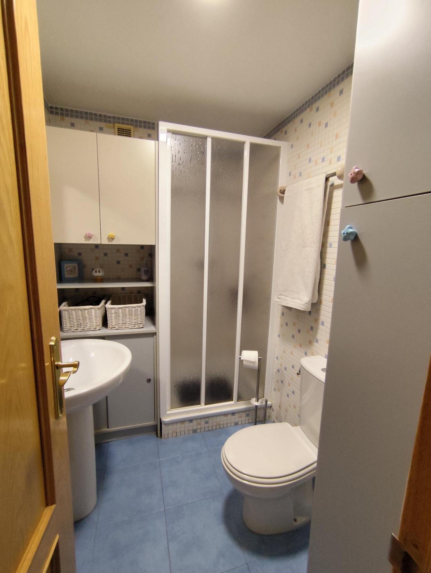 Apartamento De Tres Dormitorios Con Garaje Y Todos Los Servicios Cerca Burgos Exterior photo
