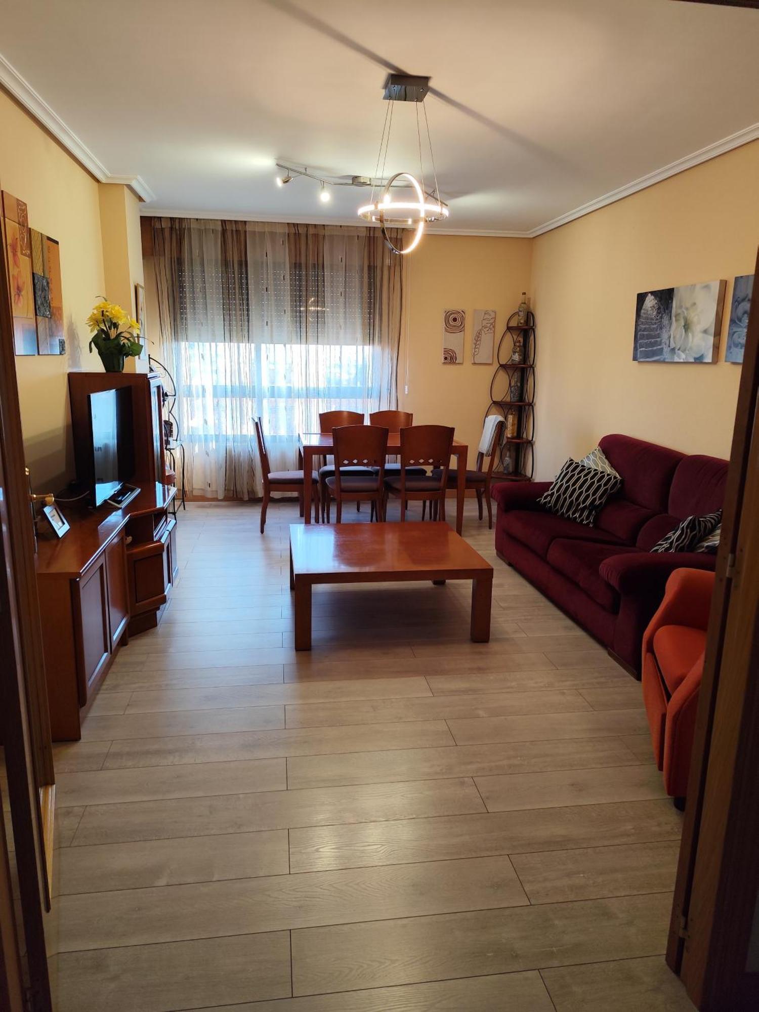 Apartamento De Tres Dormitorios Con Garaje Y Todos Los Servicios Cerca Burgos Exterior photo